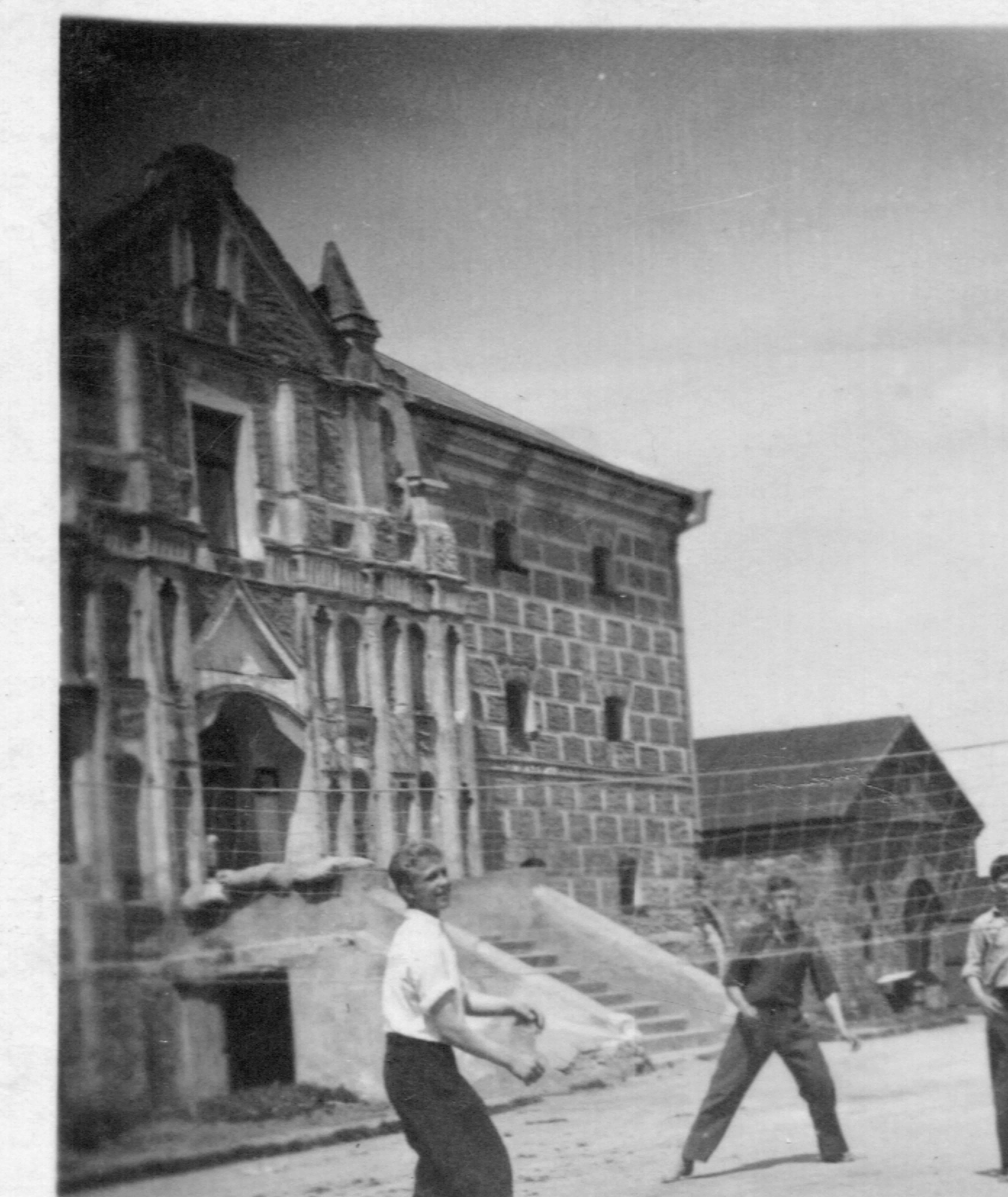 Rytinio svirno fasado fragmentas apie 1951–1955 m.